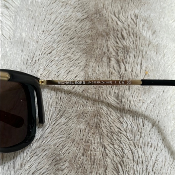 Black Michael Kors Sunglasses MK2079U Zermatt with Case - Picture 4 of 6